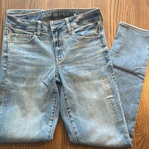 NWT American Eagle light wash skinny jeans